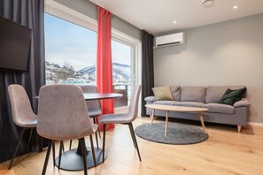 Junior Room | Living area | TV - Gaupnetunet Hotell og Hytter (Luster)