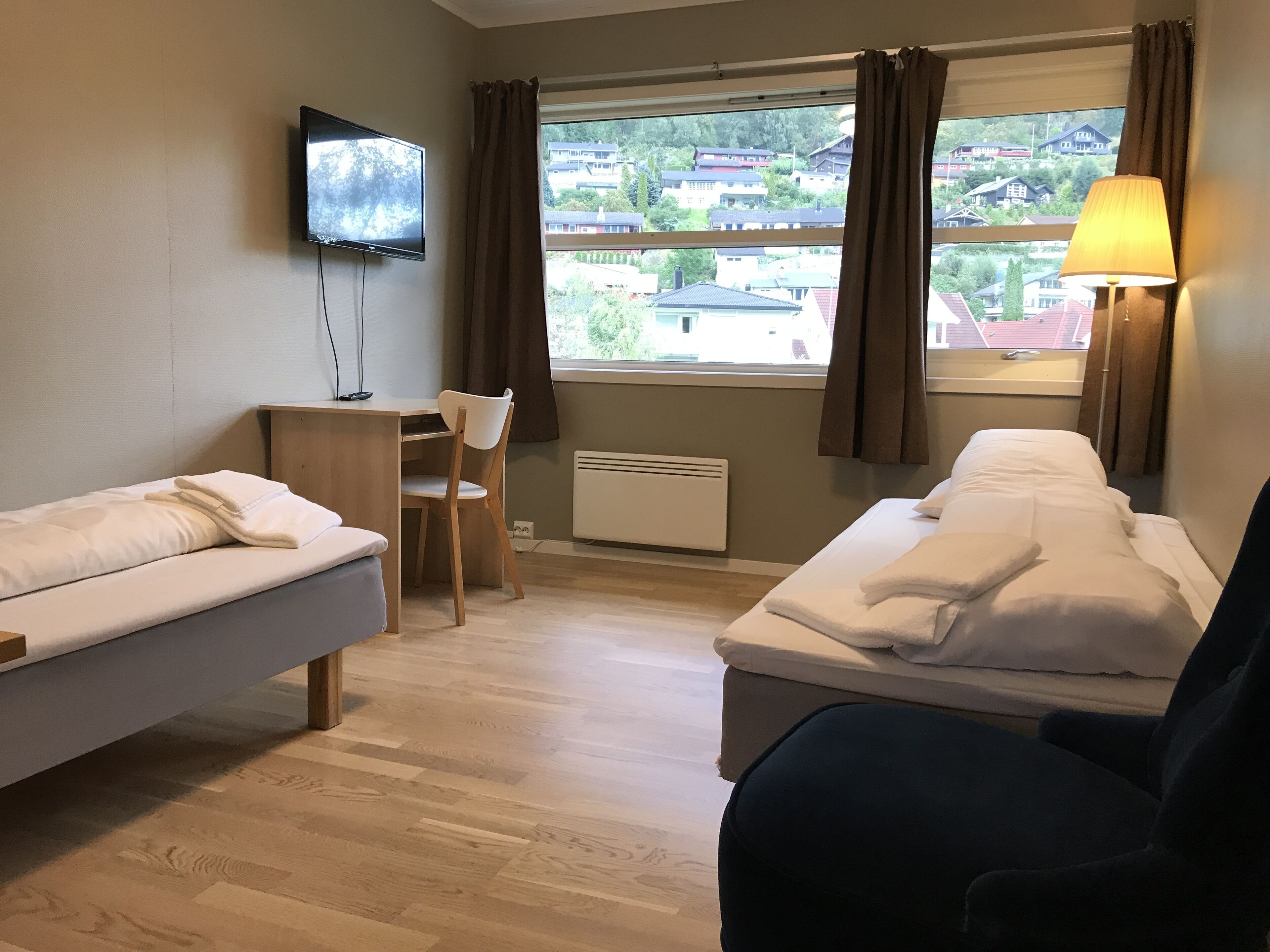 twin room | laptop workspace, iron/ironing board, free wifi