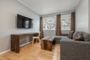 Superior Double Room | Living area | TV - Gaupnetunet Hotell og Hytter (Luster)