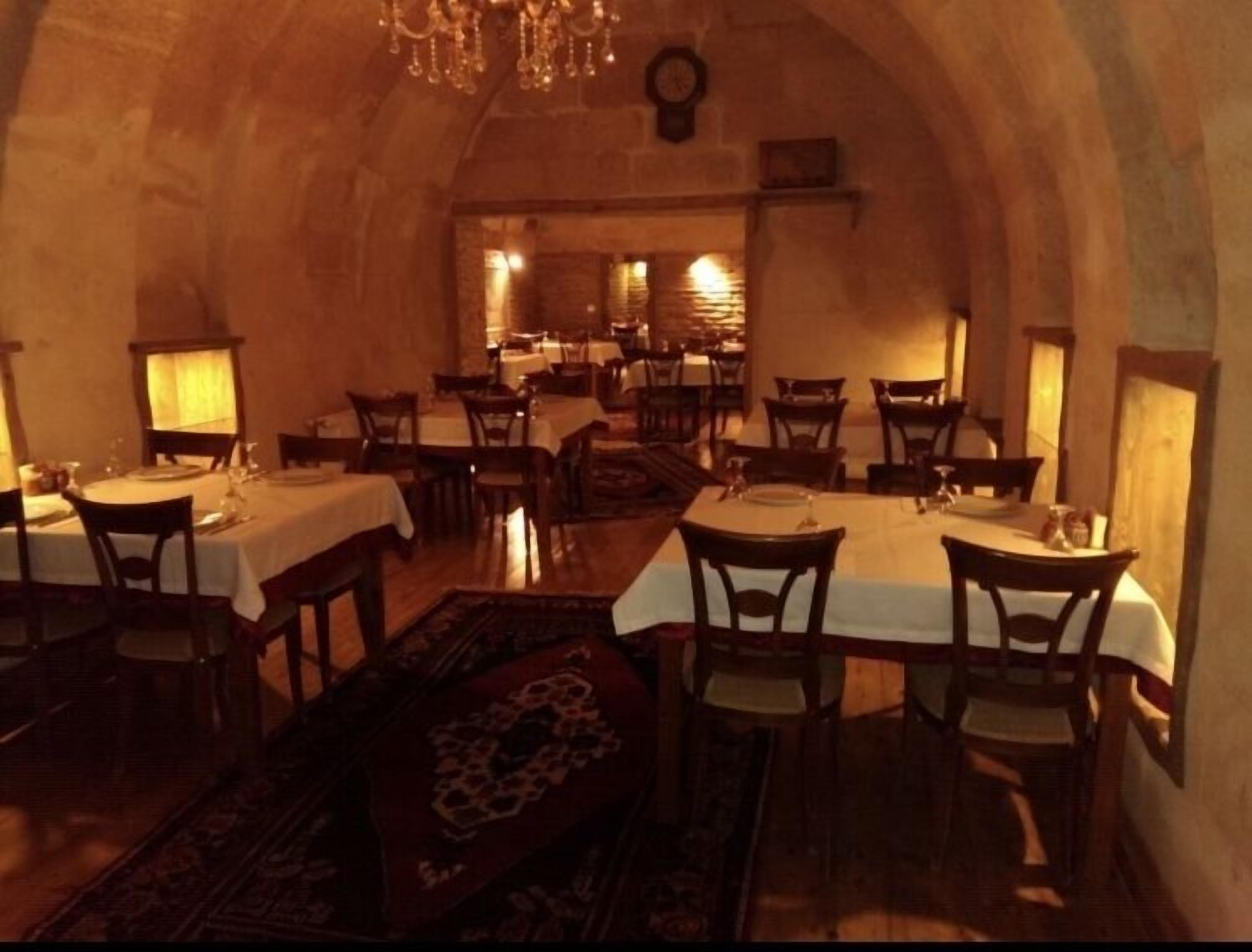 Breakfast, lunch and dinner served