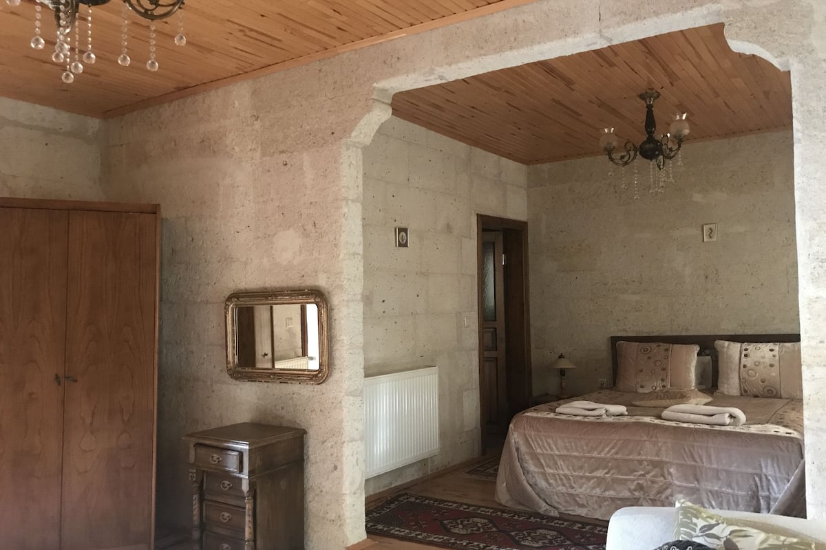 deluxe suite | in-room safe, iron/ironing board, free cots/infant beds