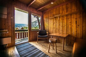 基础小屋, 公共浴室 | 起居区