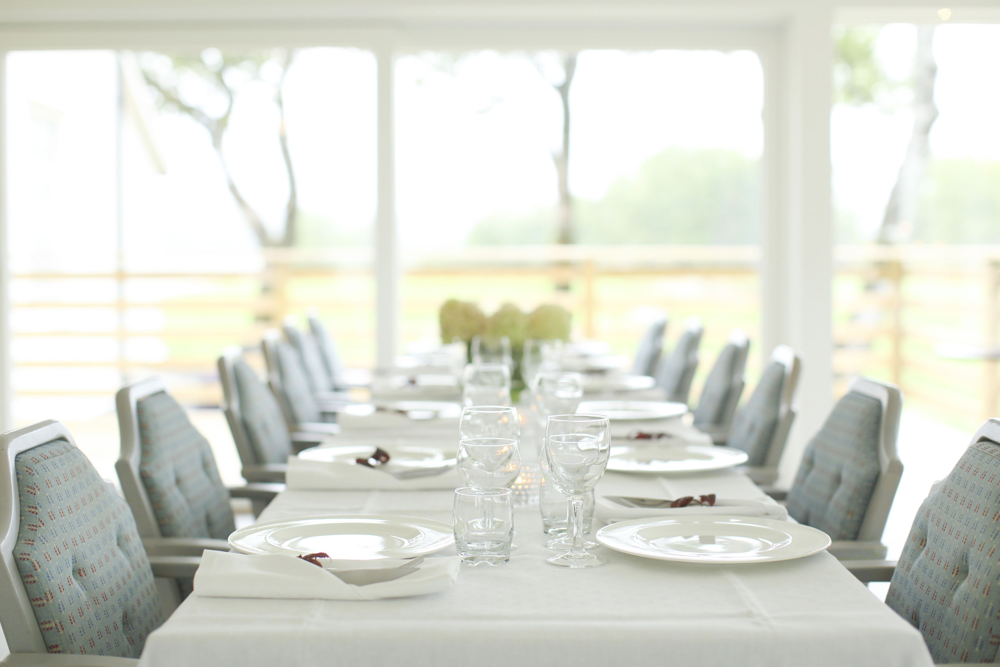 供应午餐和晚餐