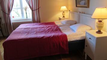 Double Room | Individually decorated, individually furnished, blackout drapes