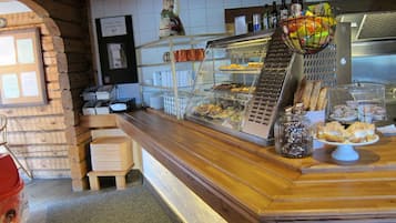 Déjeuner et dßner servis sur place