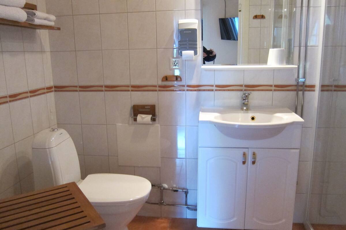 double room | bathroom | shower, towels