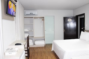Deluxe Triple Room | Minibar, desk, blackout drapes, soundproofing