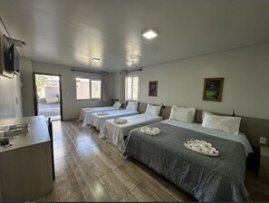 Minibar, bureau, rideaux occultants, chambres insonorisées