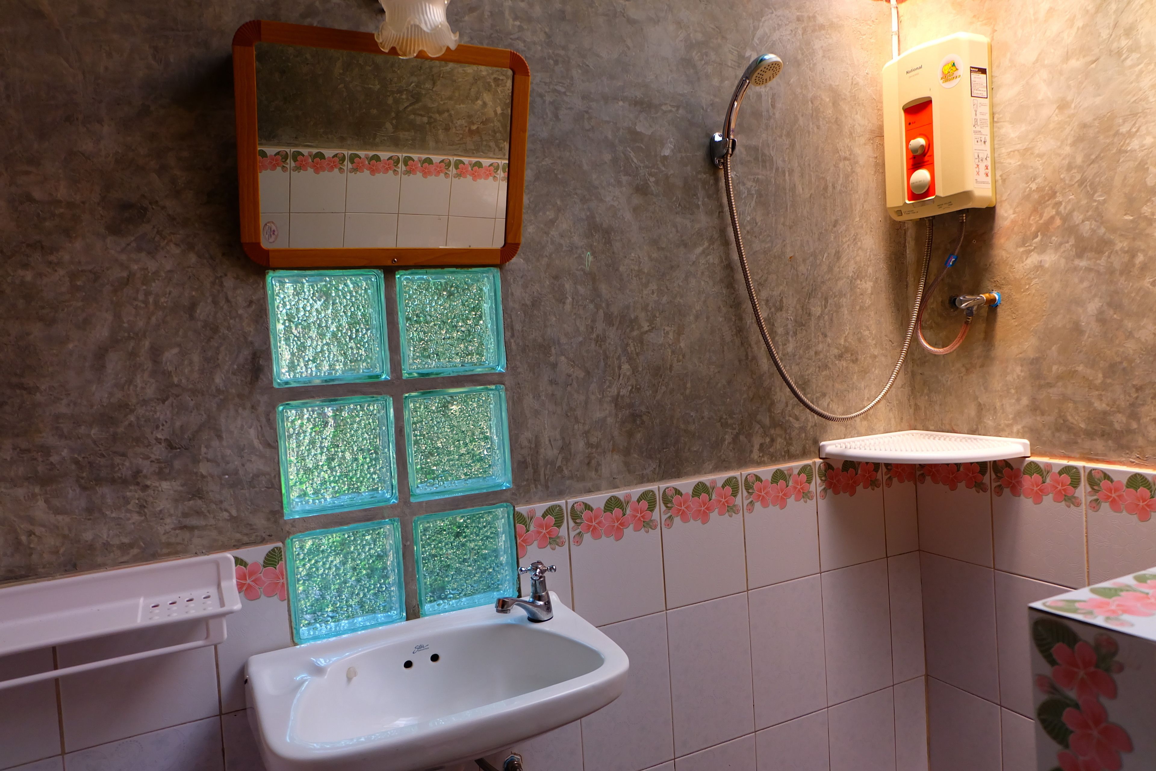 small family bungalow | bathroom | shower, free toiletries, hair dryer