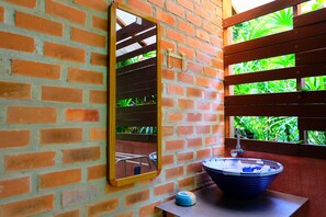 Small Family Bungalow | อ่างล้างมือ
