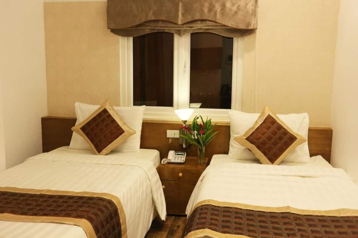 Standard Twin Room | Minibar, Zimmersafe, Schreibtisch, schallisolierte Zimmer