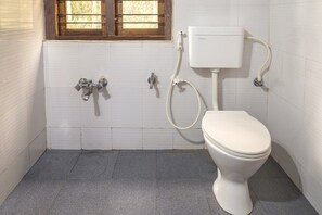 Shower, free toiletries