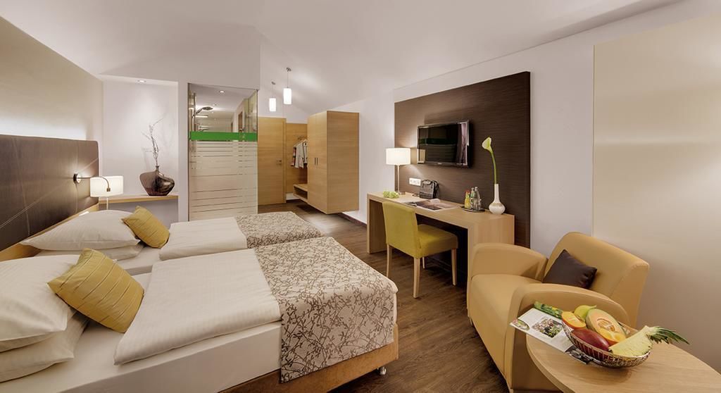 Standard-Doppel- oder -Zweibettzimmer | Zimmersafe, Schreibtisch, Bügeleisen/Bügelbrett, Babybetten
