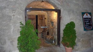 Aamiainen ja illallinen, paikallinen keittiö