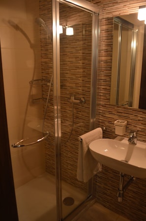 Deluxe Apartment, 2 Bedrooms, Partial Sea View | Bathroom | Shower, free toiletries, hair dryer, bathrobes