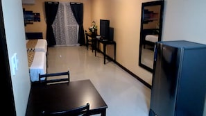 Family Double Room, Multiple Beds, Kitchenette, Pool View