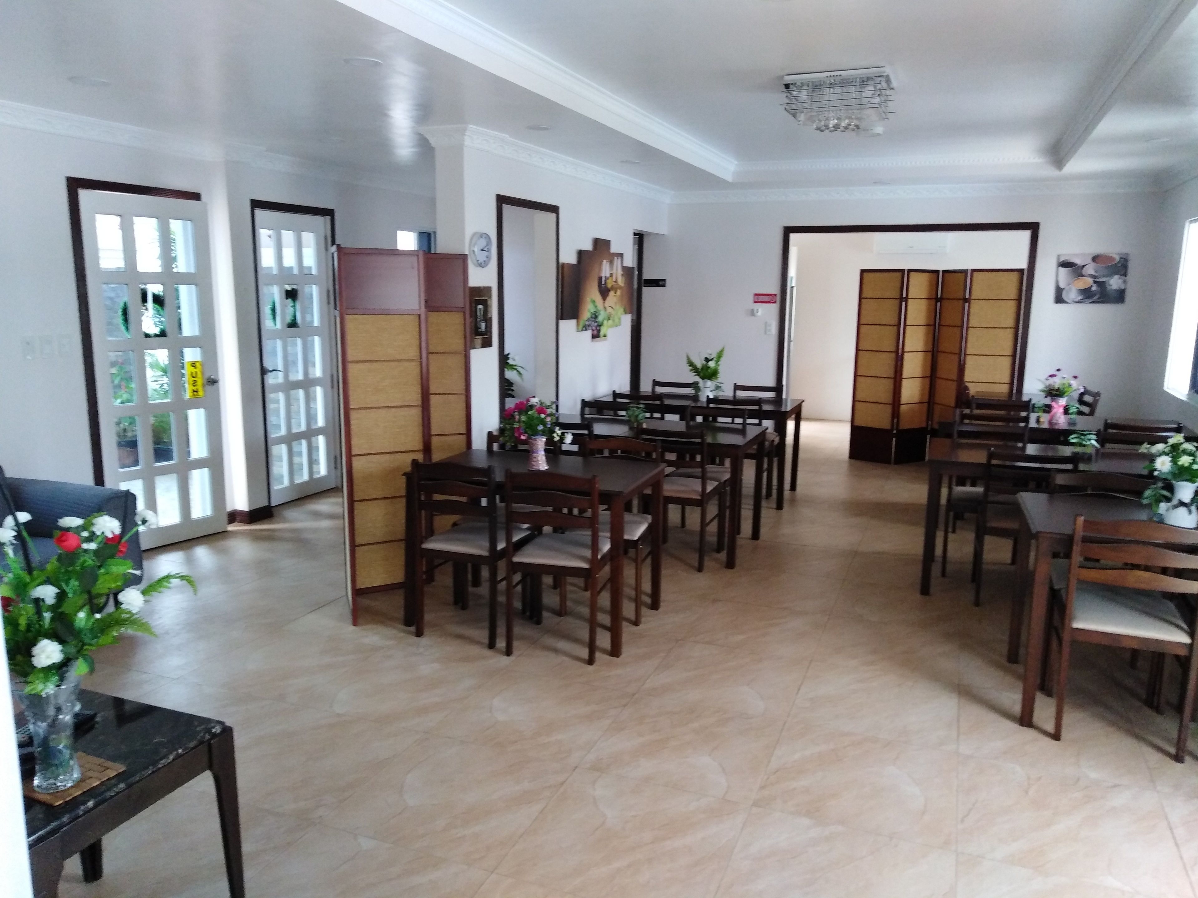 daily cooked-to-order breakfast (php 249 per person)