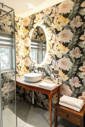 Super Deluxe With Balcony | Bathroom - Girisadan Homestay (Jaipur)