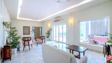 42-inch TV with cable channels