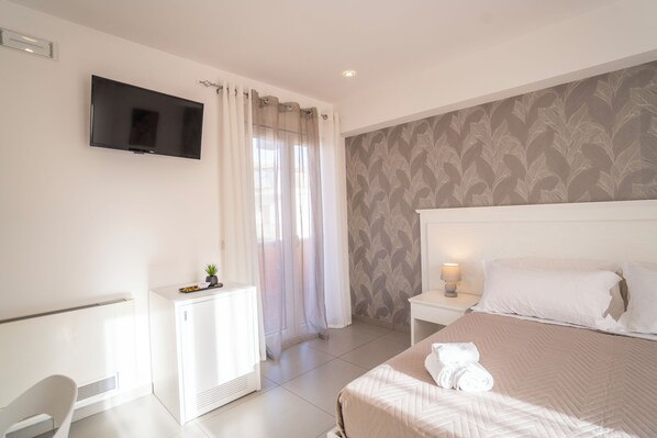 In-room safe, soundproofing, free WiFi, bed sheets - Residenza La Torre  (Tropea)