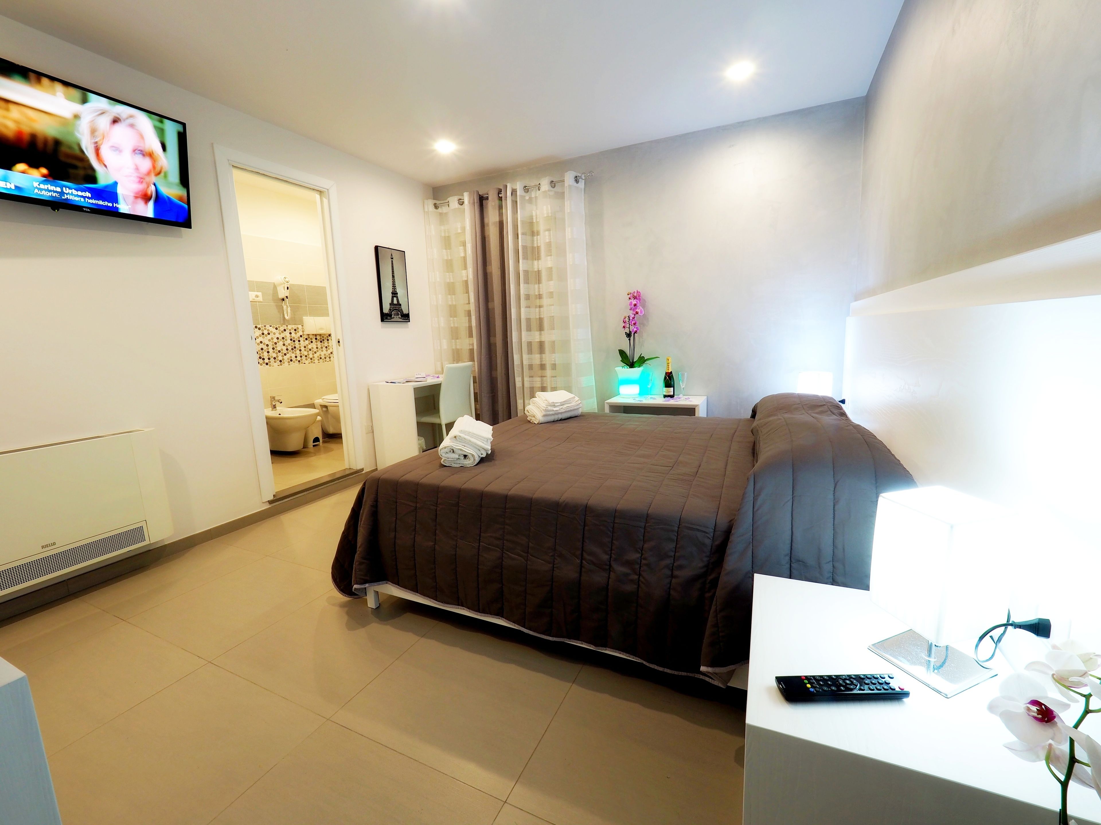 Quadruple Room, Sea View | In-room safe, soundproofing, free WiFi, bed sheets