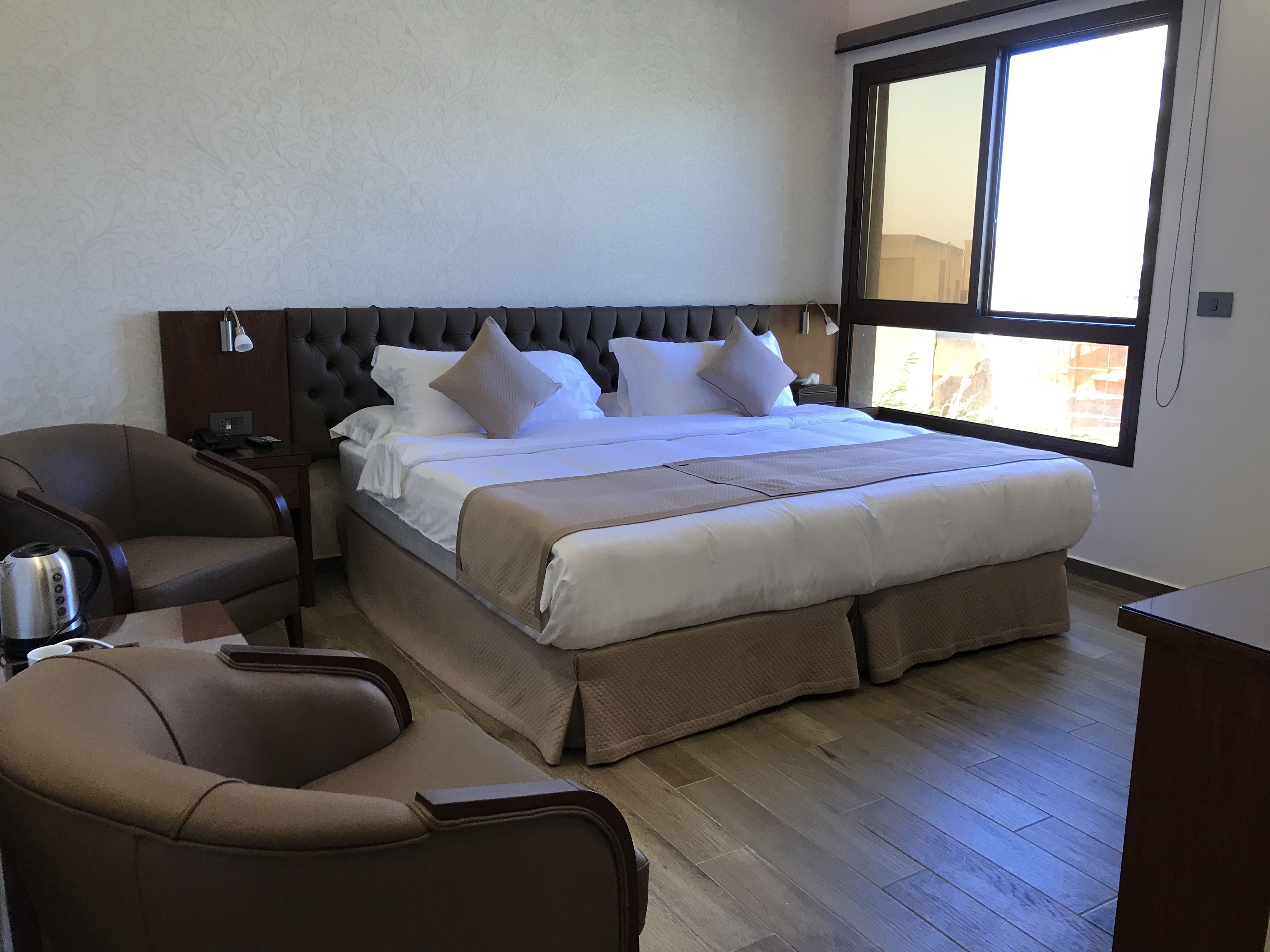 deluxe twin room, 2 single beds, partial sea view | premium bedding, minibar, in-room safe, desk