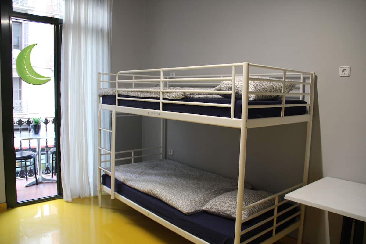 In-room safe, soundproofing, iron/ironing board, free WiFi