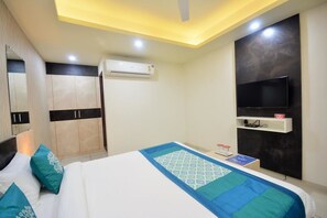 Camera Deluxe, 1 letto matrimoniale | 1 camera, una cassaforte in camera, una scrivania