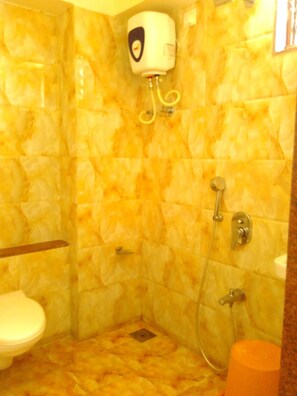 Suite, 1 letto matrimoniale | Bagno | Doccia, set di cortesia gratuito