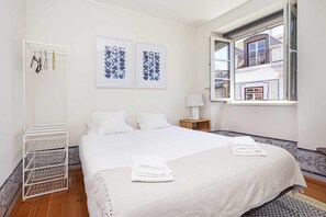 2 habitaciones, cuna de viaje, wifi gratis y ropa de cama