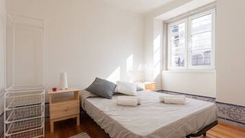 2 bedrooms, travel cot, free WiFi, bed sheets