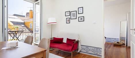 Televisión LCD de 30 cm con canales por cable y televisión