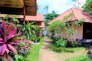 In-room safe, desk, blackout curtains, rollaway beds - Bangrak Pier Bungalow (Koh Samui)