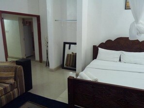 Estúdio standard, vista para o jardim | Roupas de cama premium, escrivaninha, ferros/tábuas de passar roupa