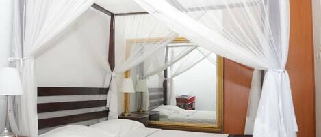 Standard Studio, Garden View | Peralatan tempat tidur premium, meja, seterika/papan seterika