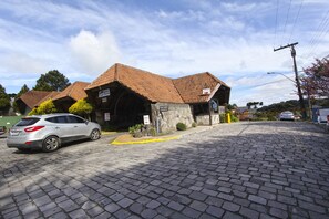 Bãi đậu xe tự phục vụ miễn phí