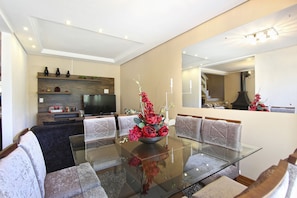 Casa | Área de estar | TV, lareira