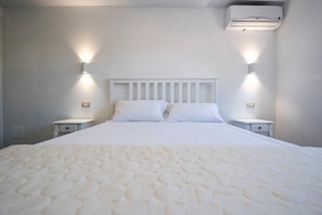2 bedrooms, desk, soundproofing, iron/ironing board