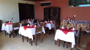 Free daily buffet breakfast