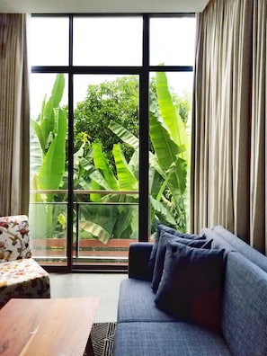 32-inch LED TV with cable channels, TV, DVD player - Angkor Siesta Villa (Siem Reap)