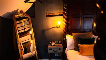 Habitación de lujo, 1 cama King size | Escritorio, wifi gratis y ropa de cama