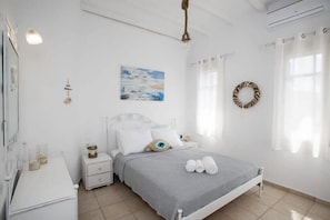 4 bedrooms, desk, iron/ironing board, free WiFi - 180 ° View PRIVATE Pool Villa Choulakia to enjoy SUN kissing SEA (Mykonos)