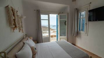 4 kamar tidur, meja kerja, setrika/meja setrika, dan Wi-Fi gratis