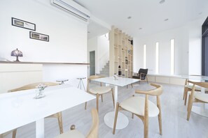 Lobby - Young Stay (Luodong)