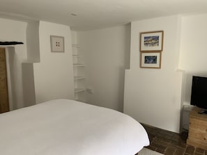 Superior Double room, (Put-up bed for 1 extra person available on request) | 熨斗/熨衣板、隨行嬰兒床、免費無線上網、床單