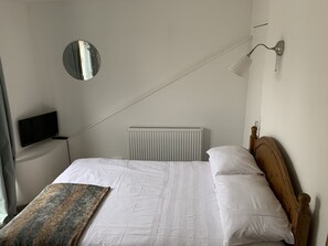 Dobbeltrom | Strykejern/-brett, reiseseng for barn, wi-fi (inkludert) og sengetøy