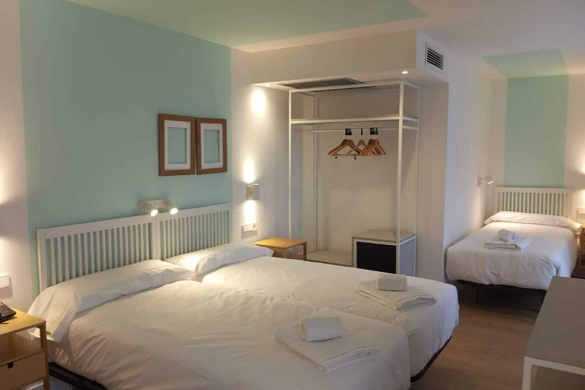 Triple Room | In-room safe, blackout drapes, free WiFi, bed sheets