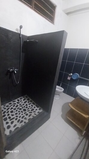 Classic Double Room, 1 Double Bed, Ground Floor | In-room safe, individually decorated, individually furnished, free WiFi - Aviavy Plage Hôtel (Nosy Be)