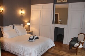 Double Room | Individually decorated, individually furnished, desk, blackout curtains