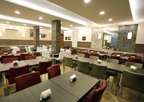 Free daily buffet breakfast  - Di Capri Hotel (Farroupilha)